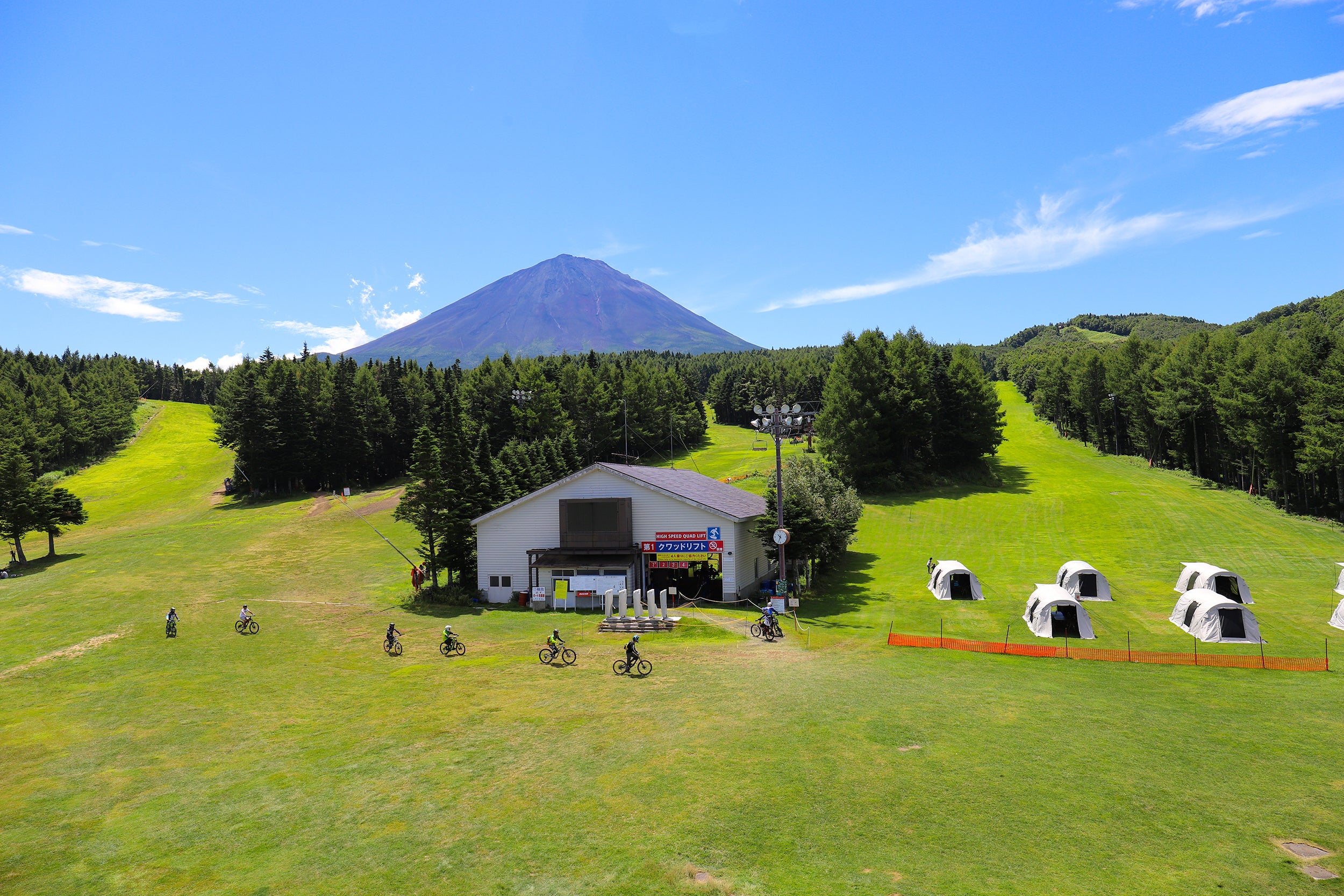 夏でも涼しい富士山の高原でスキー＆スノーボード！「ふじてんサマーゲレンデ」2024年6月29日(土)営業開始！