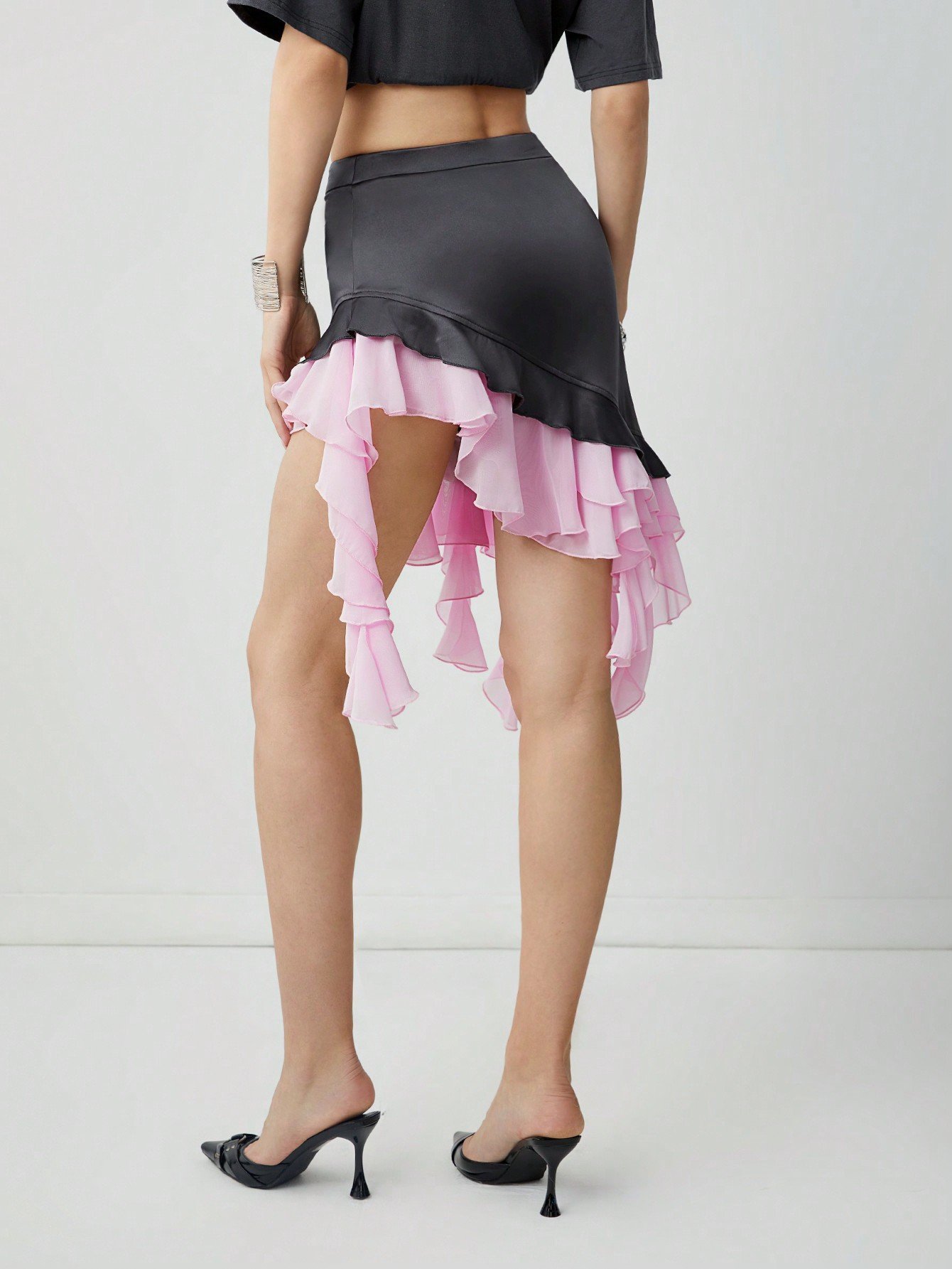 SHEIN Neu 女性用夏のスカート、シフォンの対比カラーのフラウンスヘムとスタイリッシュなプリーツ装飾があります。