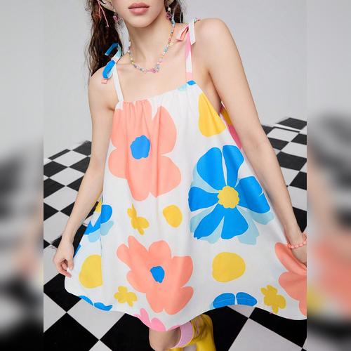 女性用花柄プリントカジュアルホリデーパステル色のスパゲッティストラップドレス、春夏シーズンにぴったりのアイテムです