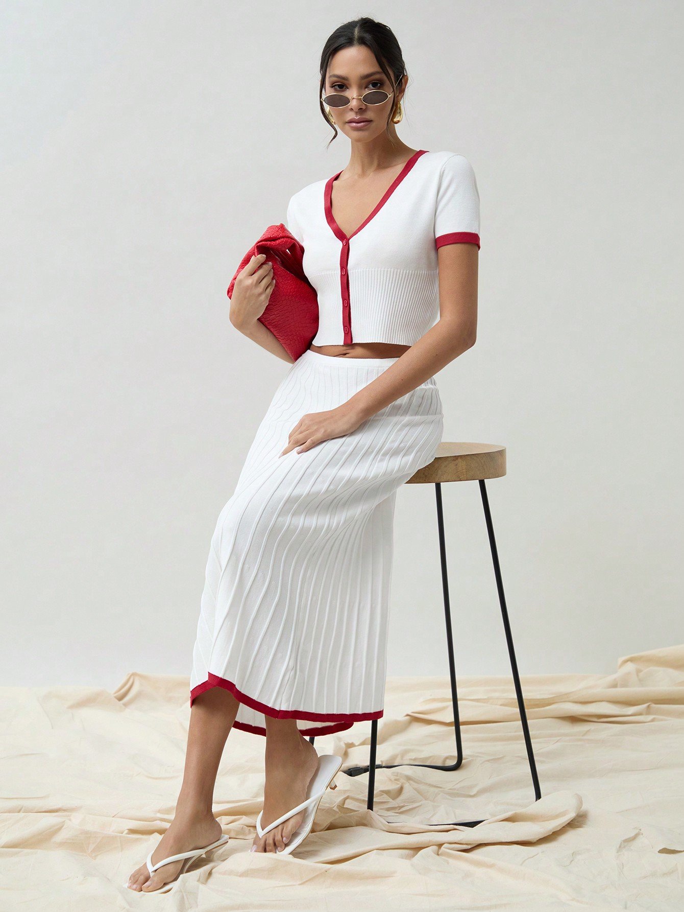 女性用カジュアル レッド&ホワイト コントラスト カラーフィッシュテール薄手ニットプリーツプレスマキシスカート、春と夏に最適