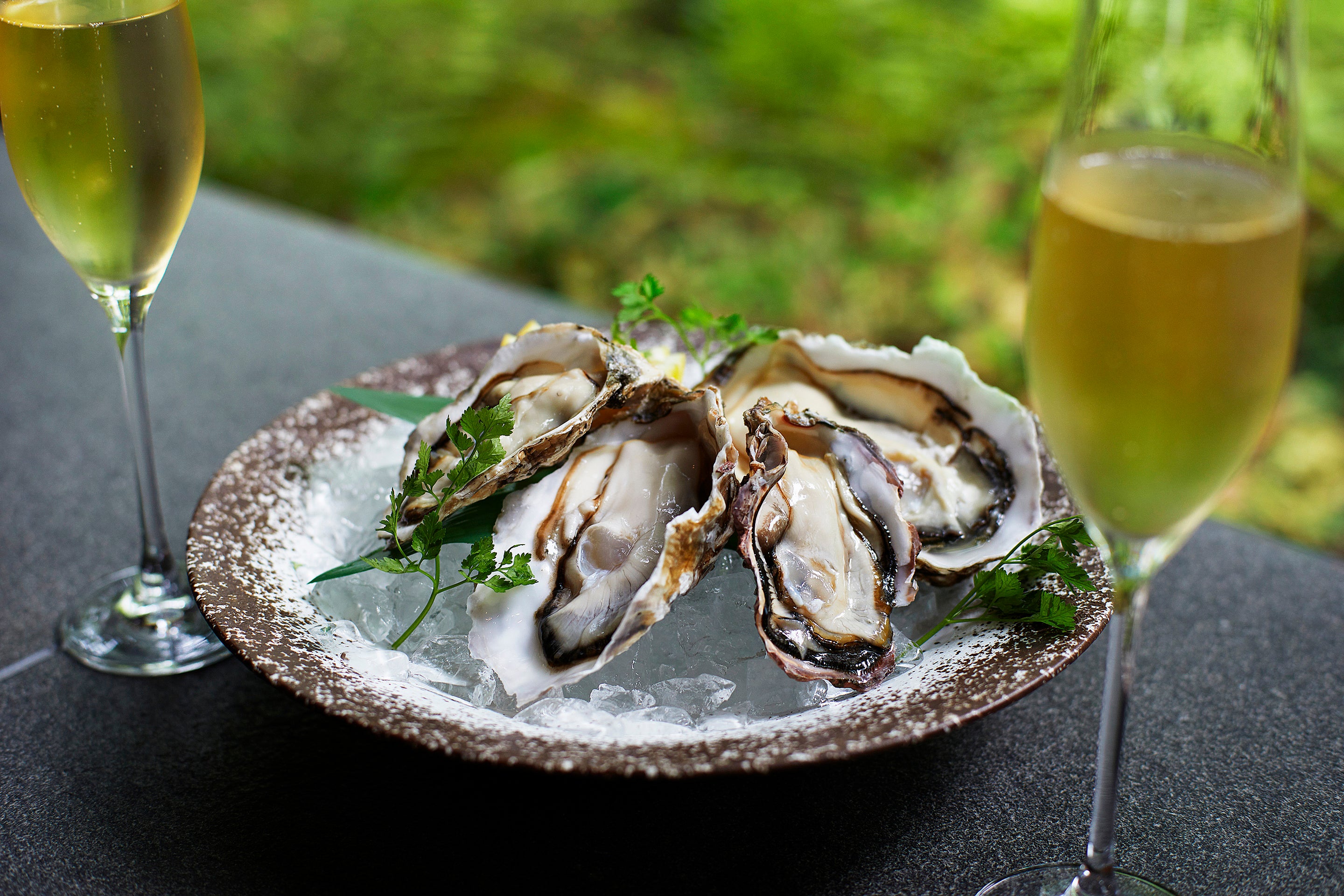 新鮮な牡蠣やシーフードを楽しむ夏のディナーメニュー『Oysters in the Forest』がスタート
