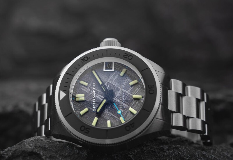 腕時計「スピニカー」、隕石を文字盤に使用した世界限定50本のスーパードーム型550M防水ダイバーズ時計「ピカ...