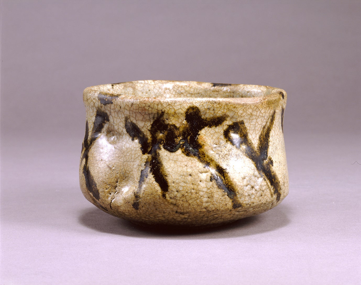 彫唐津茶碗　 銘 五葉 安土桃山～江戸時代（16～17世紀） 九州国立博物館
