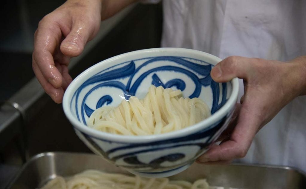 6/18（火）その日の天気に聞いてからうどんを打つ「饂飩の四國」ドリンクメニュー全て一日限りの半額！