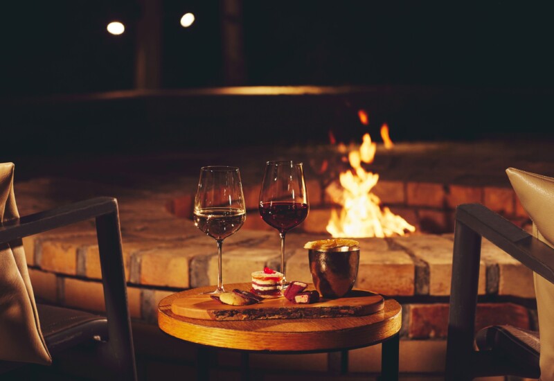 【星野リゾート　リゾナーレトマム】地域のジビエと北海道のワインを楽しむ「焚火ワインアペロ」開催｜期間：...