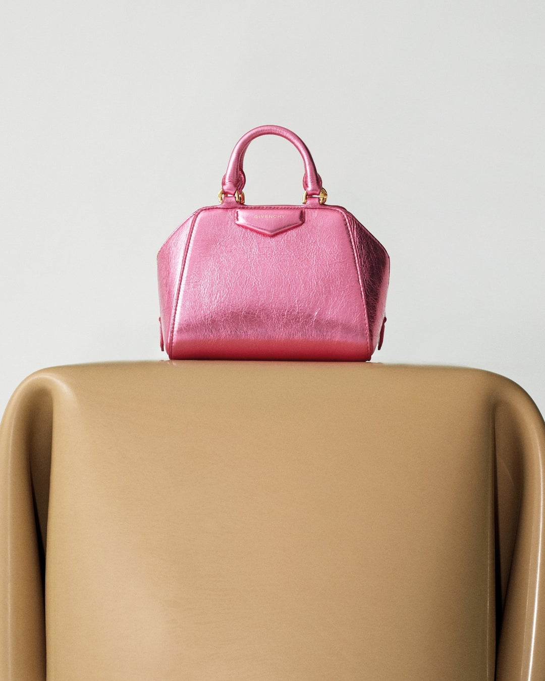ジバンシィの新作バッグ『アンティゴナ キューブ』が発売