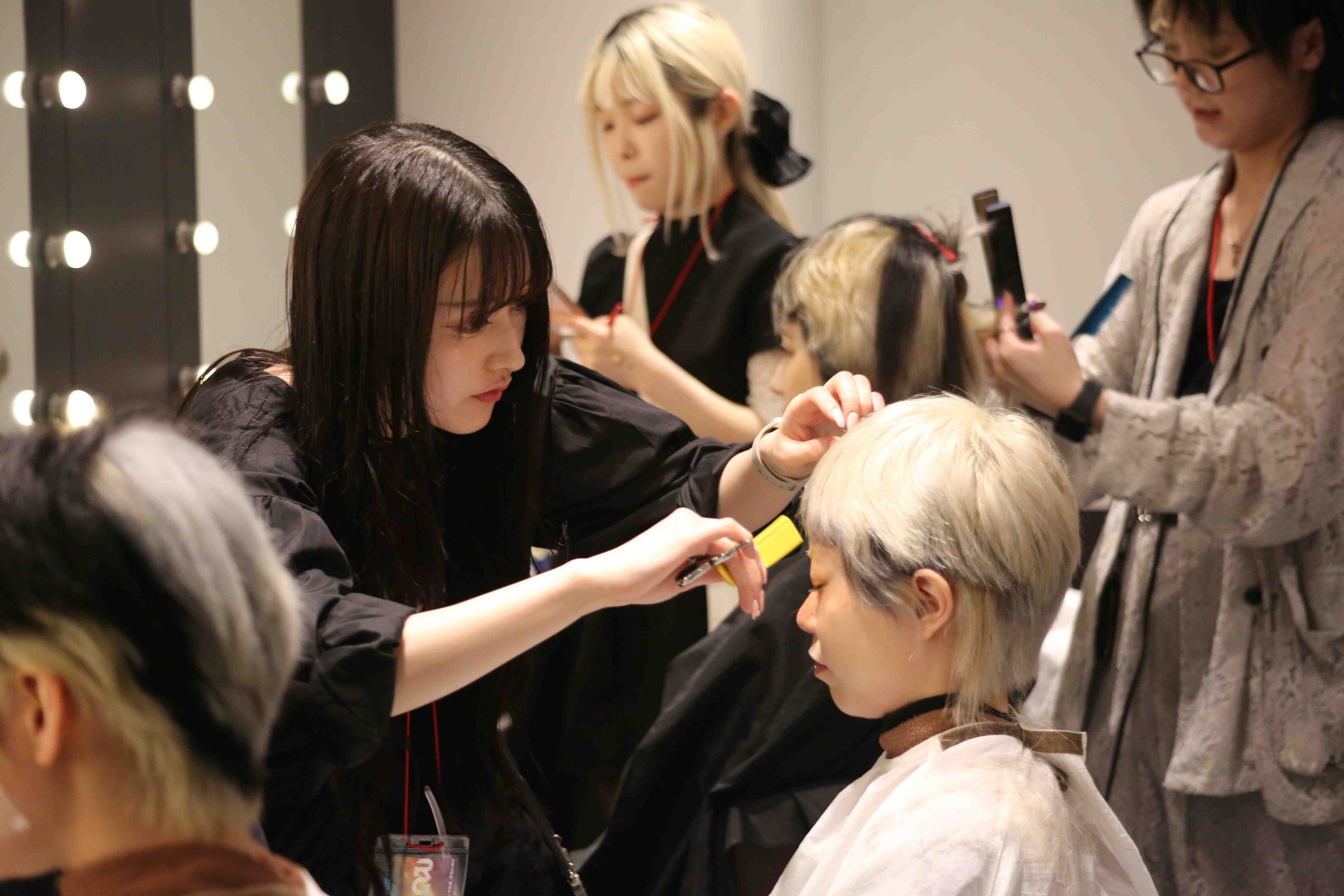 次世代の美容師が創り上げるヘアショー「RISING DANKS NEW GENERATION NEXT STAGE」に美容室 Ashが参加