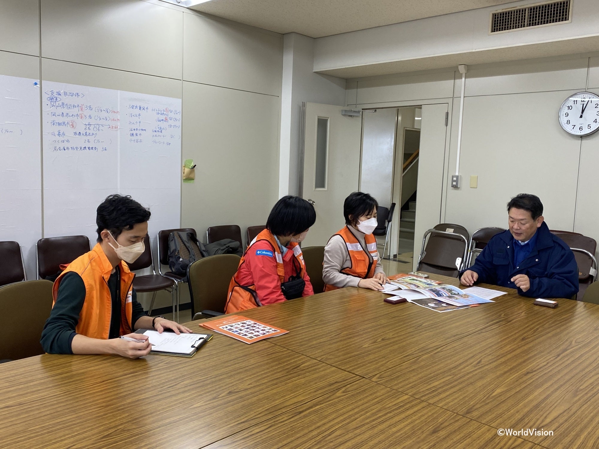 金沢市在住のチャイルド・スポンサーのご紹介で七尾市長の茶谷義隆さまに面会した初動調査チーム（1月9日）