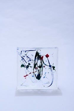 陶芸家の弟、黒田泰蔵氏に捧げるアクリル作品群 企画展「黒田征太郎『悲の器 〜水と光〜』」