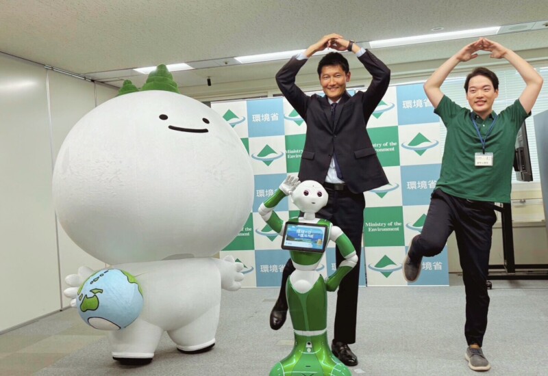 人型ロボット「Pepper」が朝日環境大臣政務官を表敬訪問