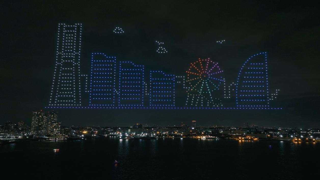 レッドクリフ、 1,000機のドローンショーで約50万人を魅了！ 「第43回 横浜開港祭」で夢幻の光景を描く
