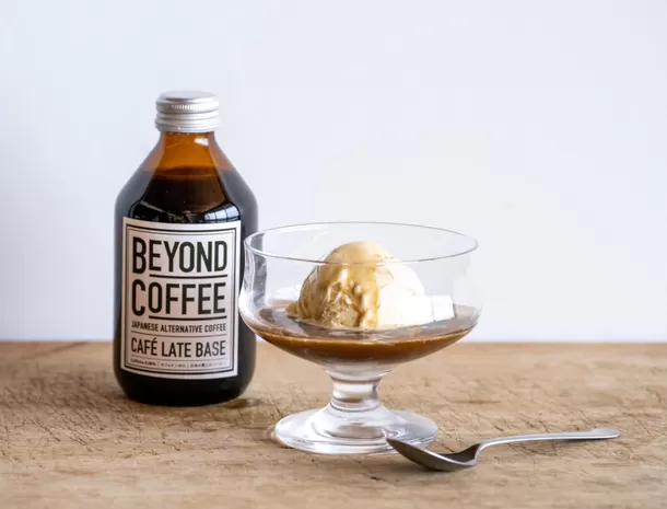 お好みのミルクで割るだけ！
大豆コーヒー「BEYOND COFFEE(ビヨンドコーヒー)(R)」の
カフェラテベースを6月6日に発売