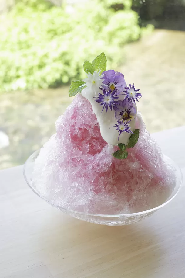 “花を食べる”新感覚スイーツ!
「Souffle Cheesecake HANA」から期間限定で
「花のかき氷」が登場