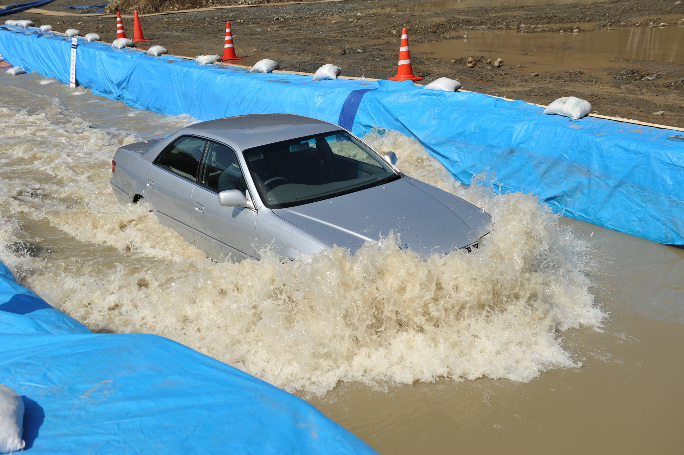 【JAF山形】山形県警がおこなう「水没車両からの救出救助訓練」に協力します