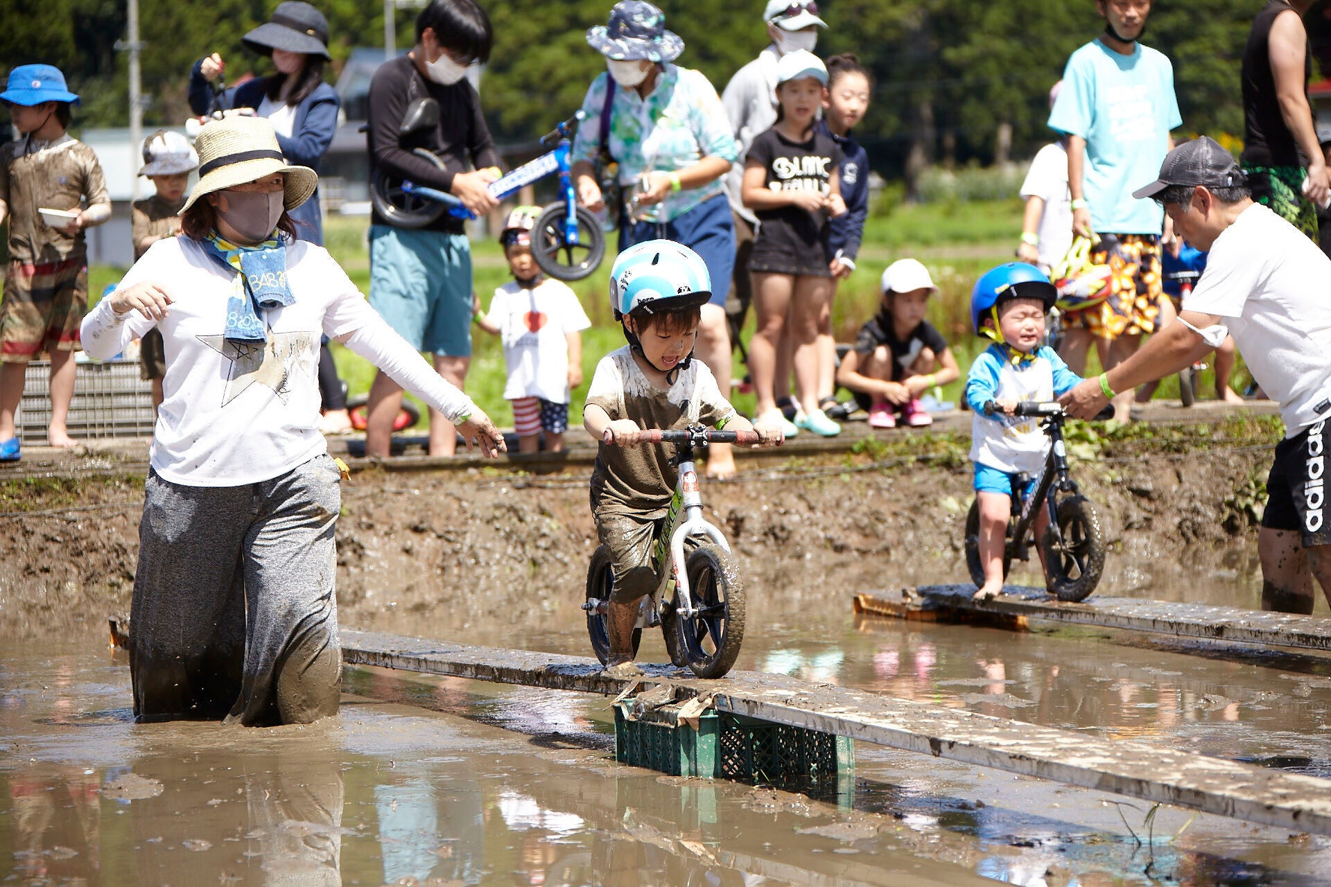 あの夏が帰ってくる。泥だらけになって遊べるイベント「ストライダーどろん子フェス!!」開催！親子で「あの夏...