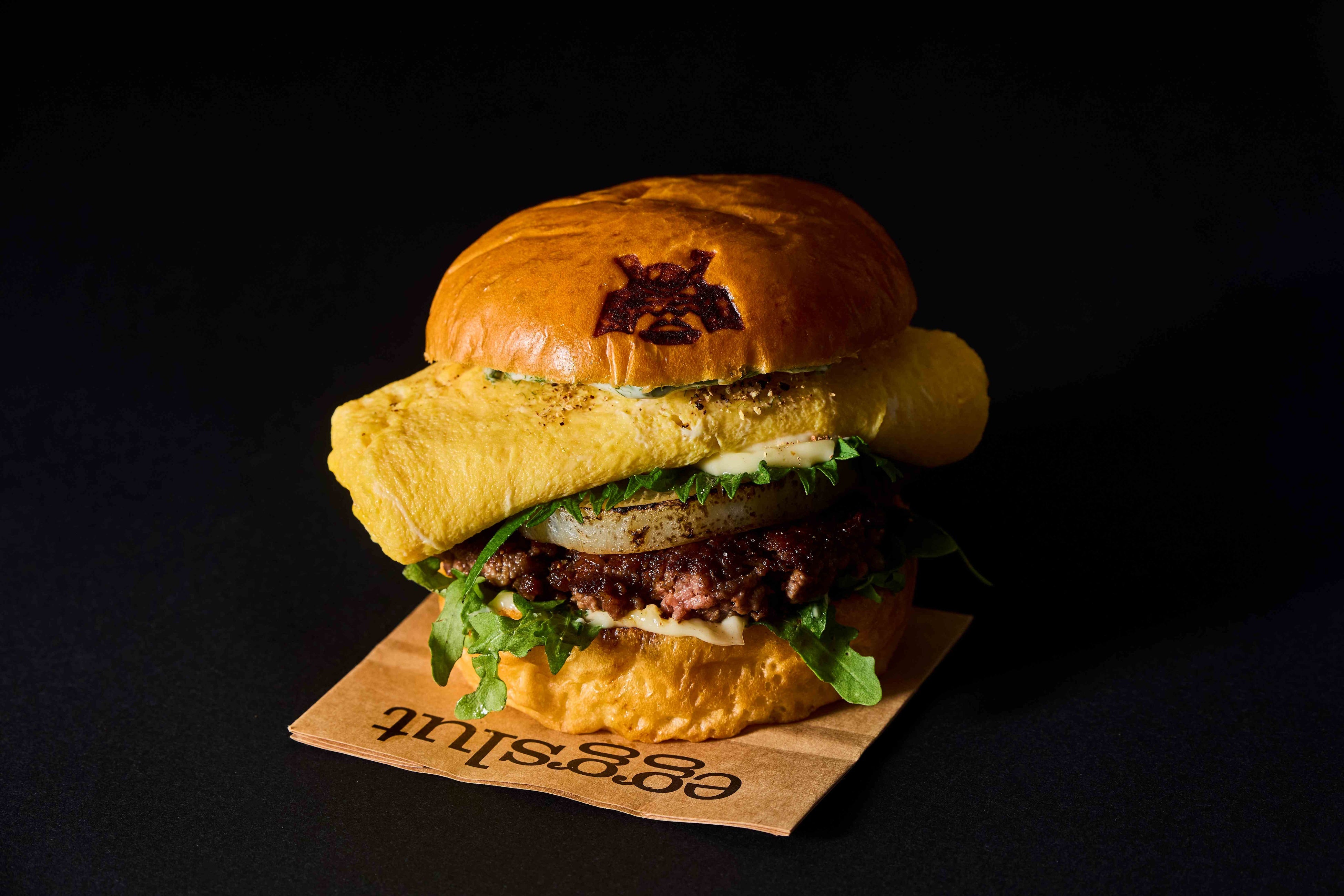 LA発、卵料理専⾨店 「eggslut（エッグスラット）」​eggslut × SHOGUN BURGER ​「egg巻wagyu burger」期間限...