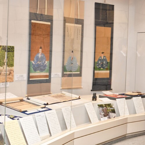 高槻市立しろあと歴史館の新たな常設展示コーナー「芥川城と三好一族」が人気