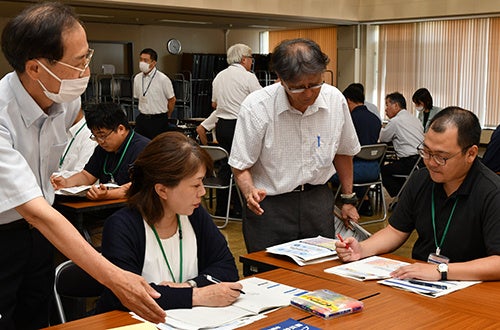 高槻市職員が気象防災の専門家と避難情報発令判断に関するワークショップ