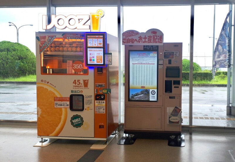 長崎県初となる生搾りオレンジジュース自販機「IJOOZ」 長崎空港で稼働開始