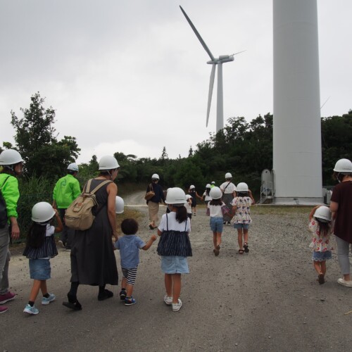 夏休み特別企画　風車を近くで見てみよう！　風車見学会を開催