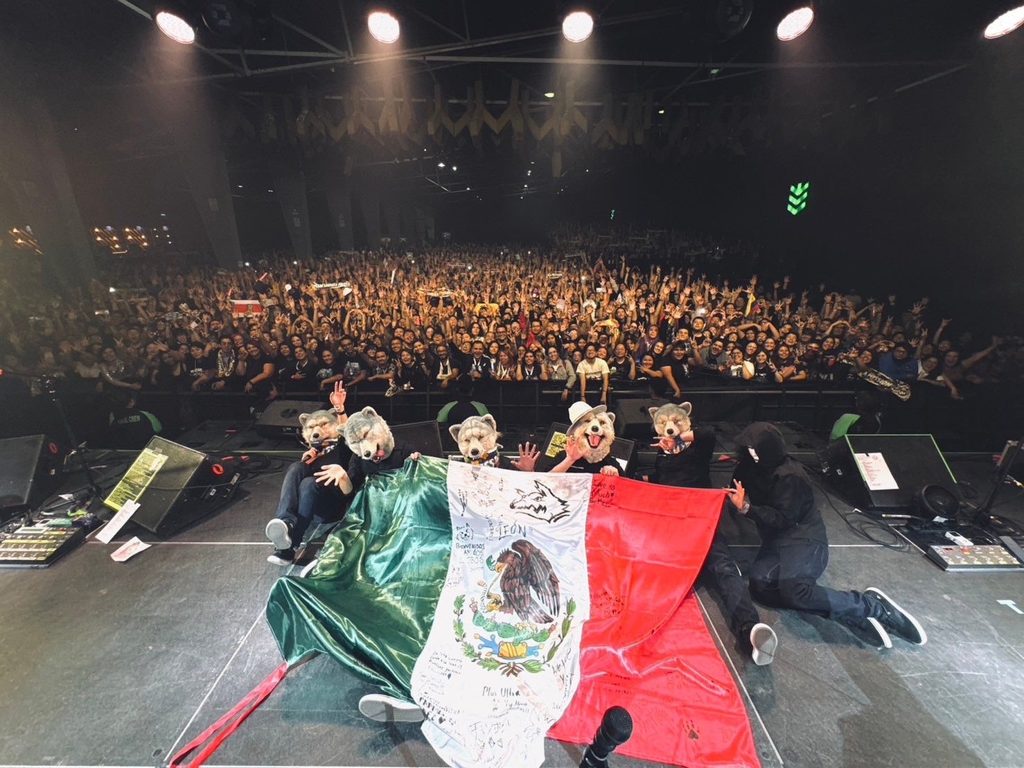 “MAN WITH A MISSION” 北米ツアーを完走！狼たちがアメリカ伝説の野外劇場Red Rocks Amphitheaterに初出演！