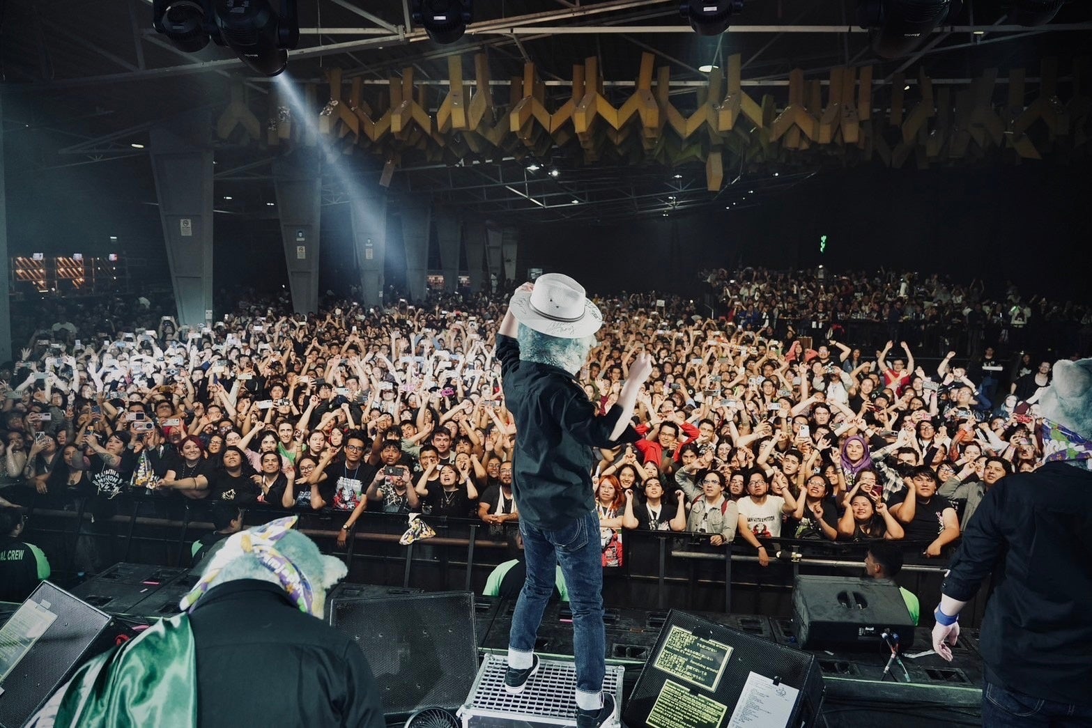 “MAN WITH A MISSION” 北米ツアーを完走！狼たちがアメリカ伝説の野外劇場Red Rocks Amphitheaterに初出演！