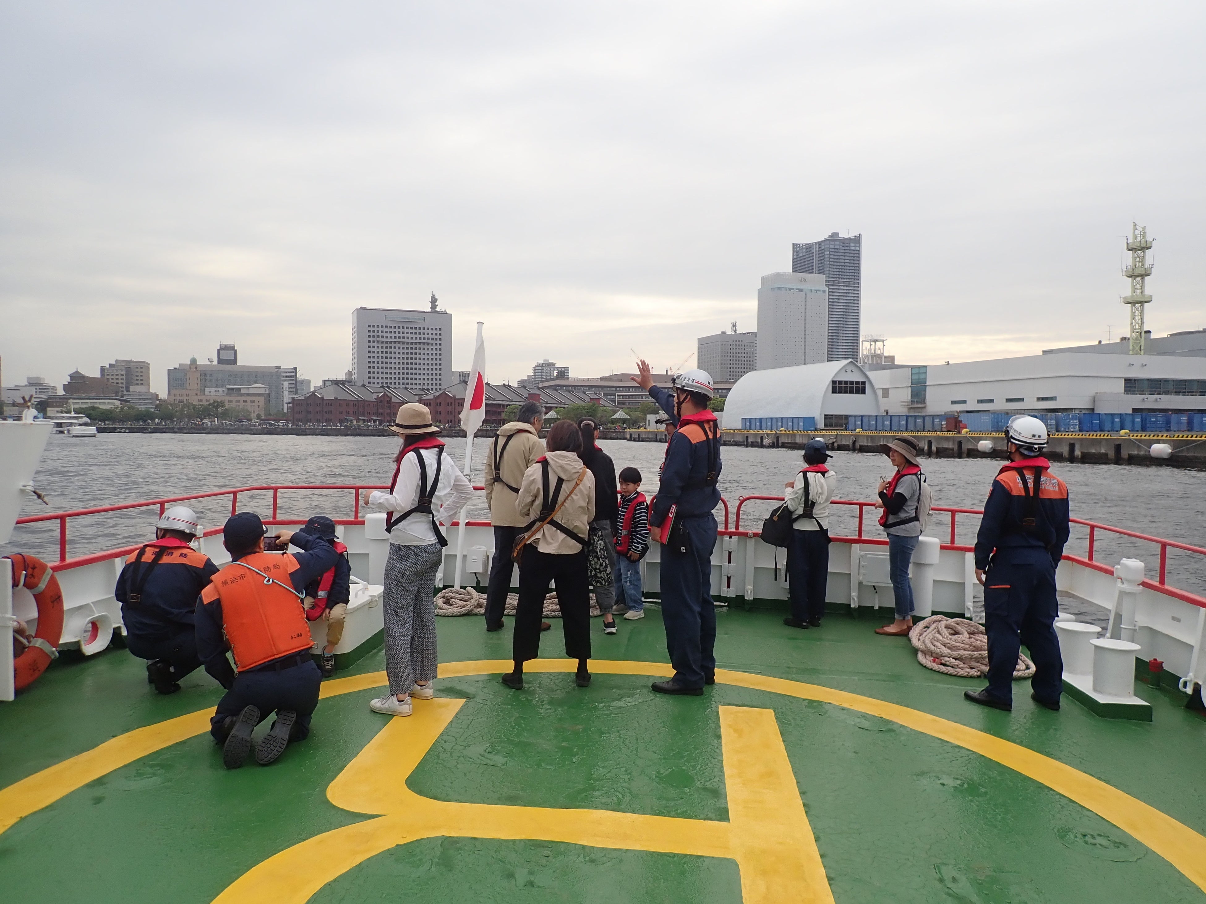 全国初！！「陸」・「海」・「空」の消防体験をふるさと納税で横浜市消防局がお届けします。