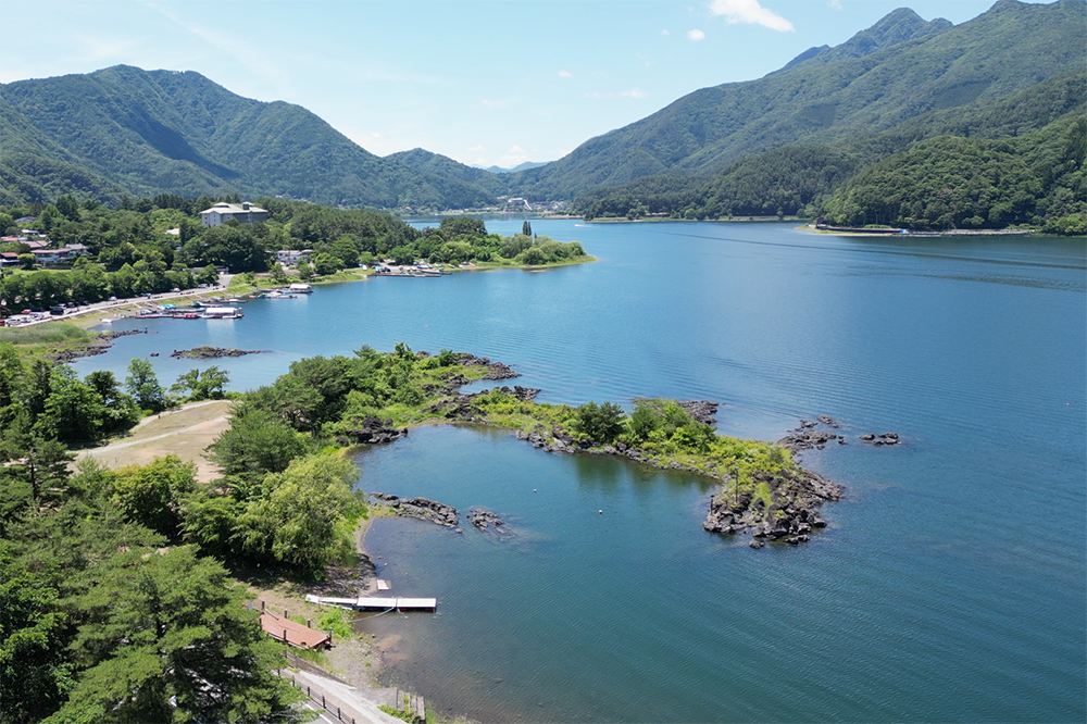 夏キャンプと水上アクティビティを一緒に楽しめる！山梨県・富士五湖のひとつ“河口湖”湖畔のキャンプ場『CAMP...