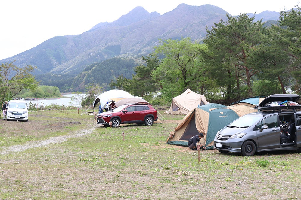 夏キャンプと水上アクティビティを一緒に楽しめる！山梨県・富士五湖のひとつ“河口湖”湖畔のキャンプ場『CAMP...