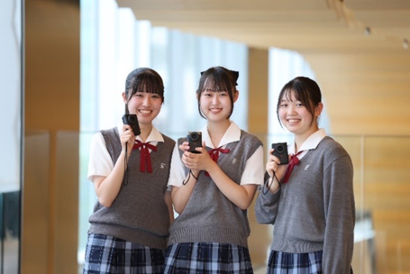 京急電鉄「デジタル葉山女子旅きっぷ」購入者向けに「PowerShot V10」の無料レンタルを開始