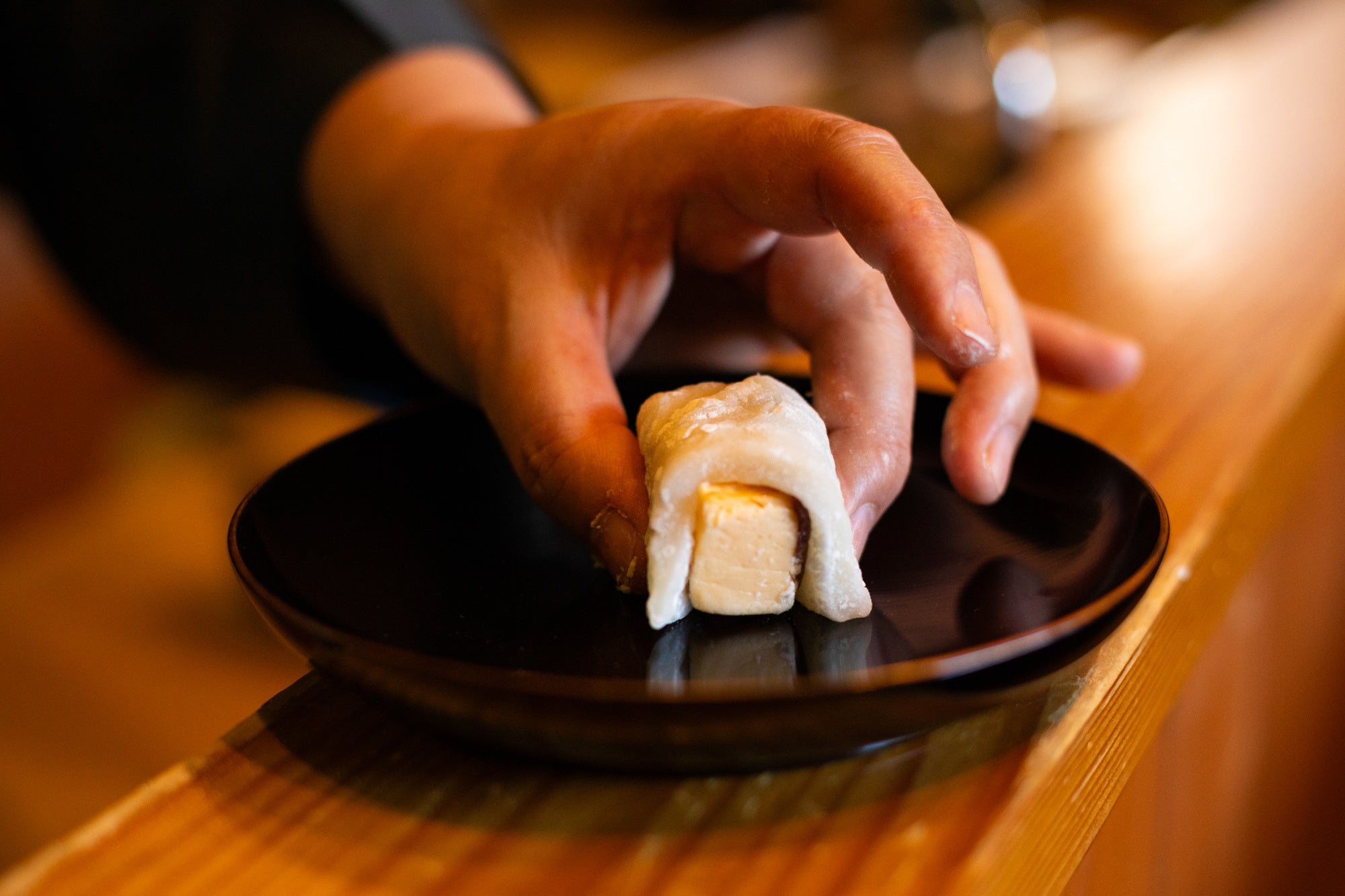 麻布台ヒルズで大行列の求肥がとろける新食感スイーツ『八衣』　　『菓子 たかむら』が神谷町プレイスに7/17(...