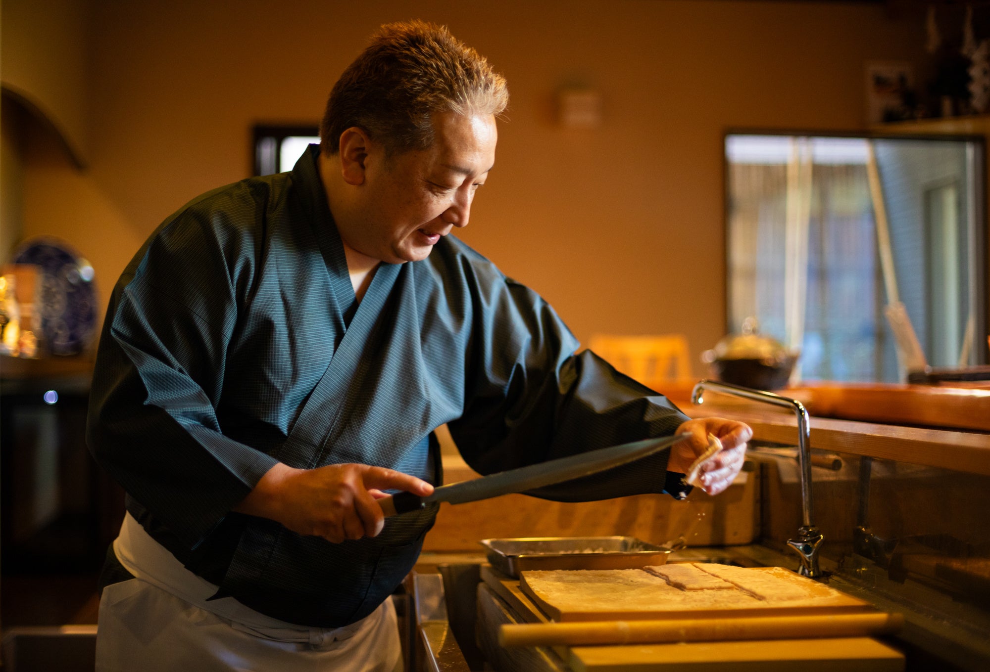 麻布台ヒルズで大行列の求肥がとろける新食感スイーツ『八衣』　　『菓子 たかむら』が神谷町プレイスに7/17(...