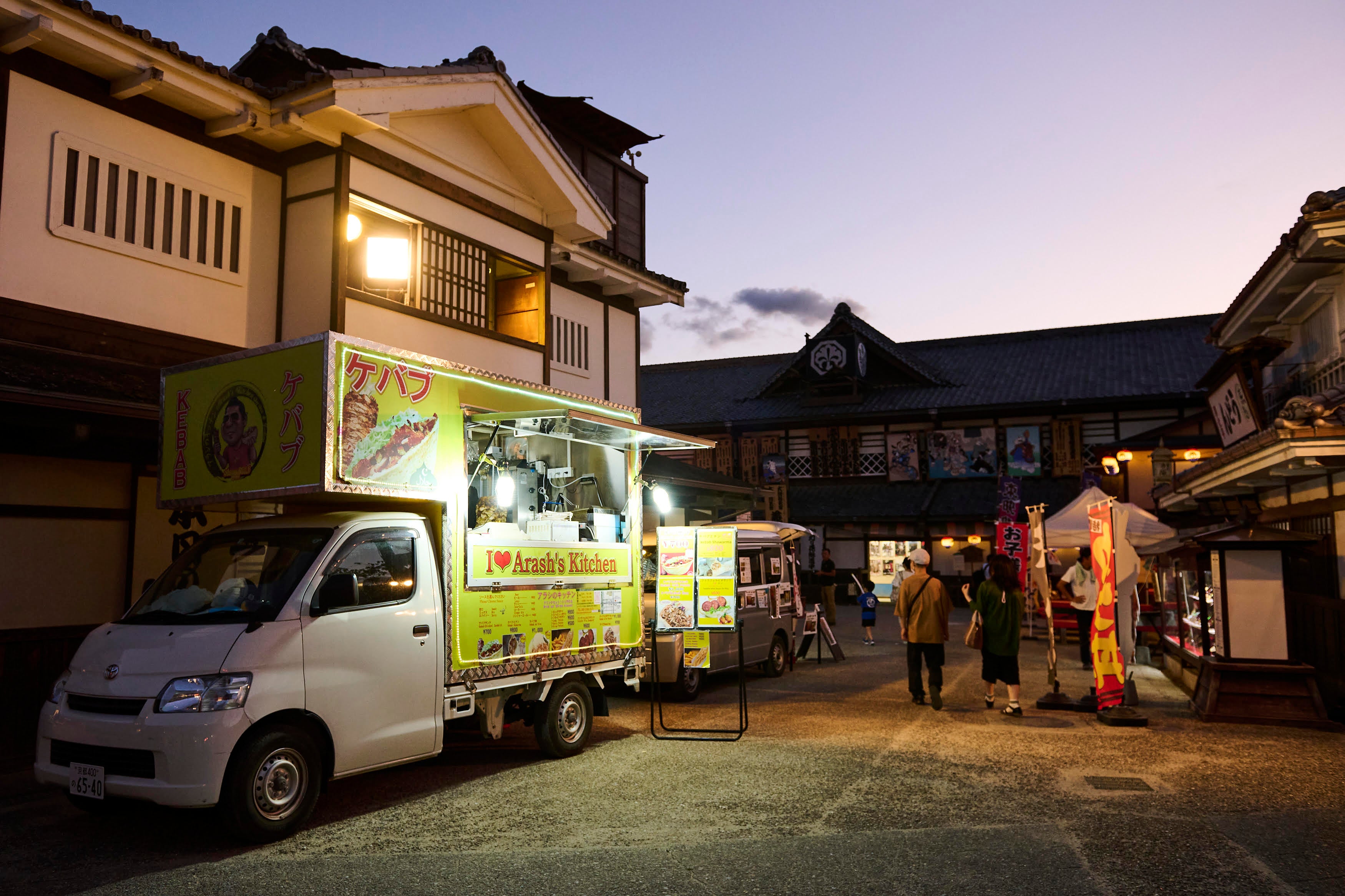 ３つの初づくし！今年4月完成「江戸の町」初の和傘ライトアップ,「エヴァンゲリオン京都基地」初のナイトビア...