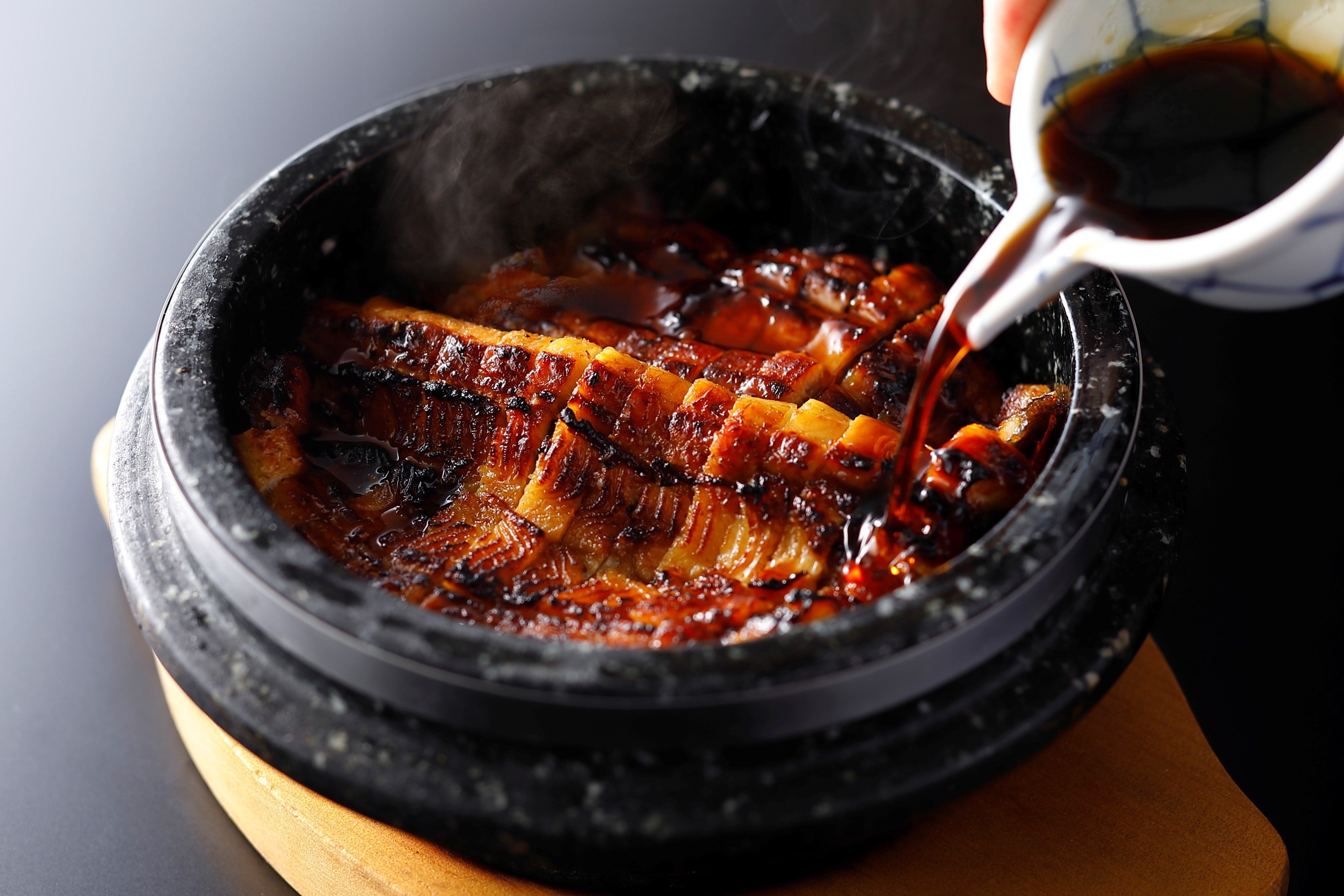 夏本番！ジュウジュウと音まで美味しい、石焼きで愉しむ「鰻まぶし」や王道「鰻重」など夏のごちそうグルメ登...