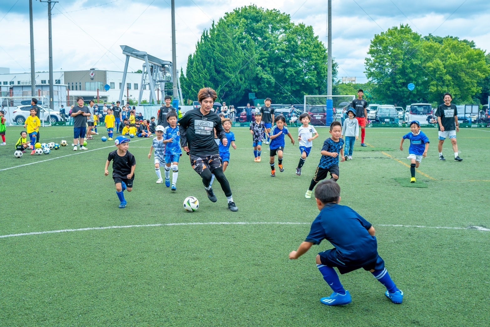 【Boar株式会社】三浦泰年さんら元日本代表3選手を招き、小学生サッカー教室を開催！「〜TSUNAGU一流に触れ合...