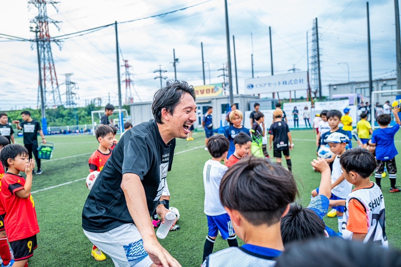 【Boar株式会社】三浦泰年さんら元日本代表3選手を招き、小学生サッカー教室を開催！「〜TSUNAGU一流に触れ合...