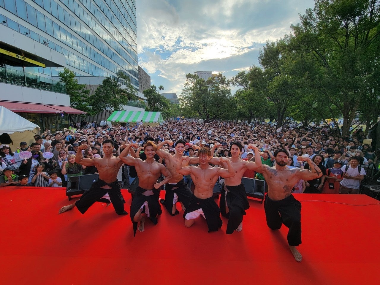 【お祭り×マッチョ】中野駅前大盆踊り大会で筋肉紳士集団ALLOUTが今年も「筋肉盆踊り」！今年は水かけ企画も...