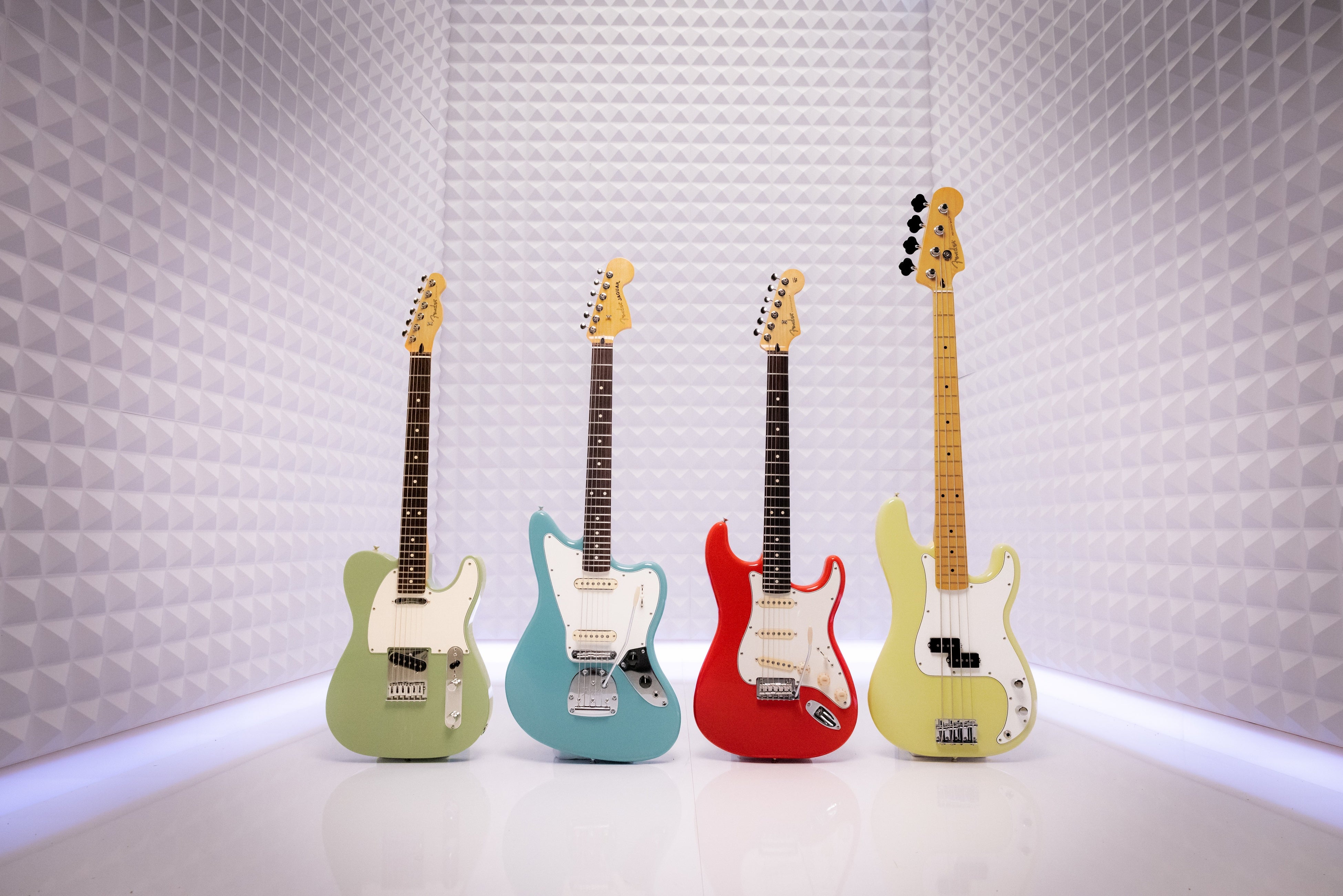 次世代に刺激を与えるFender®︎のベストセラーギター&ベースシリーズ新たなプレミアム仕様と新カラーにアップ...