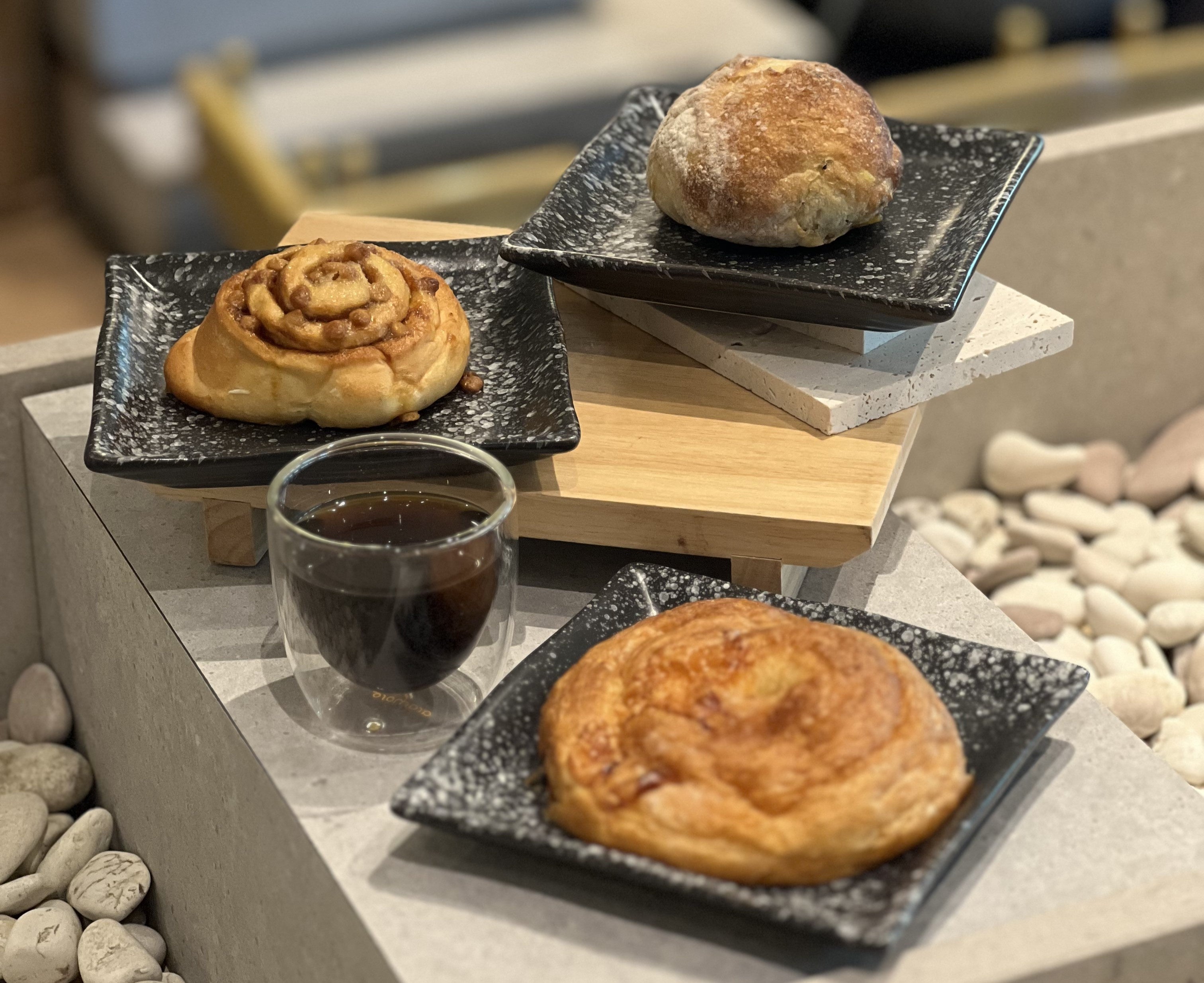 日本の焼きたてパンが海外のカフェに　「パンフォーユーBiz」シンガポールで7月4日から法人販売を開始
