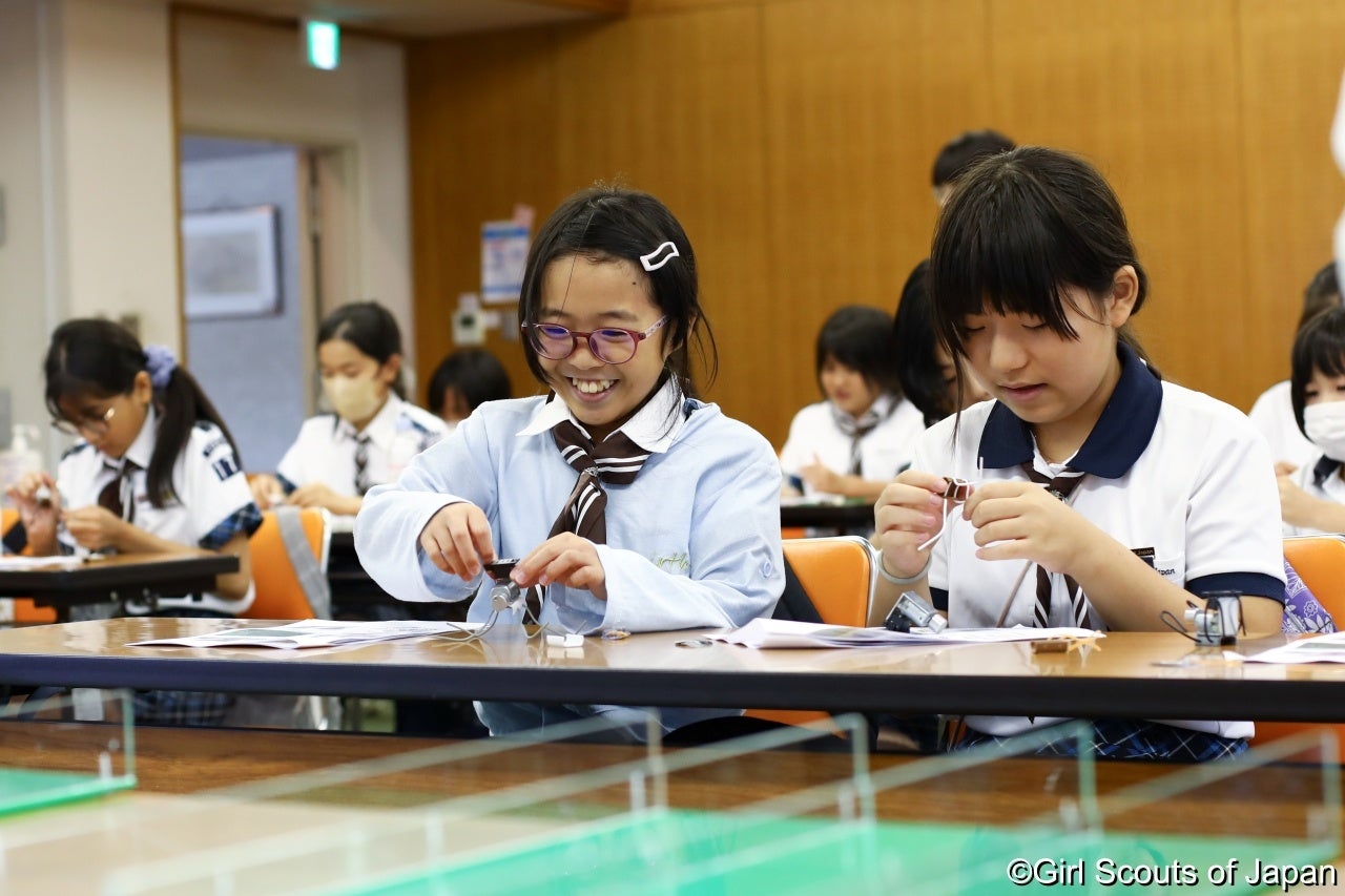 小学生向け コンピューターやロボットの世界を知るワークショップを開催