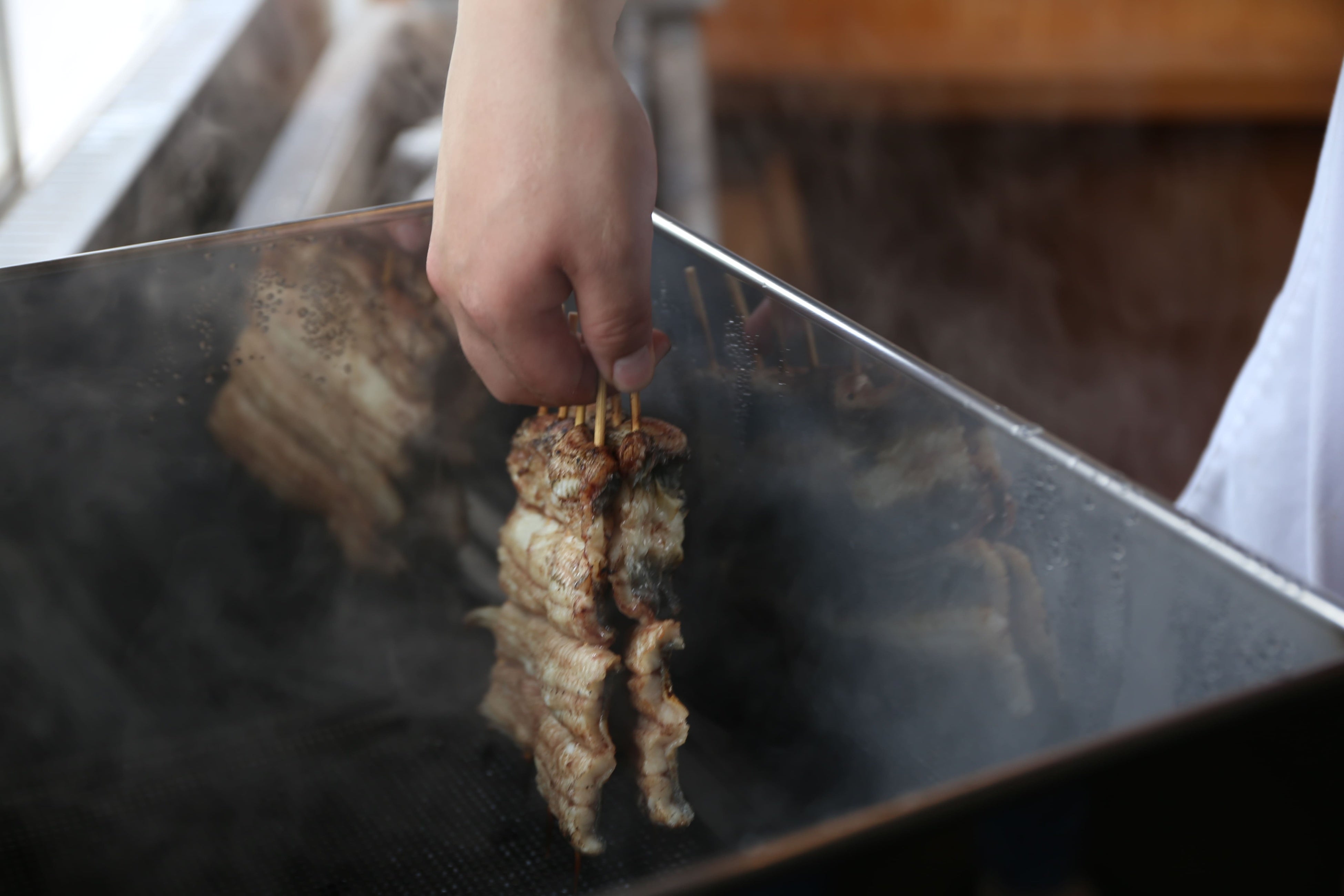 エーゼログループが、鰻・淡水魚専門店「襷屋（たすきや）」を立ち上げ、贈答用のうなぎ炭火蒲焼の販売を開始