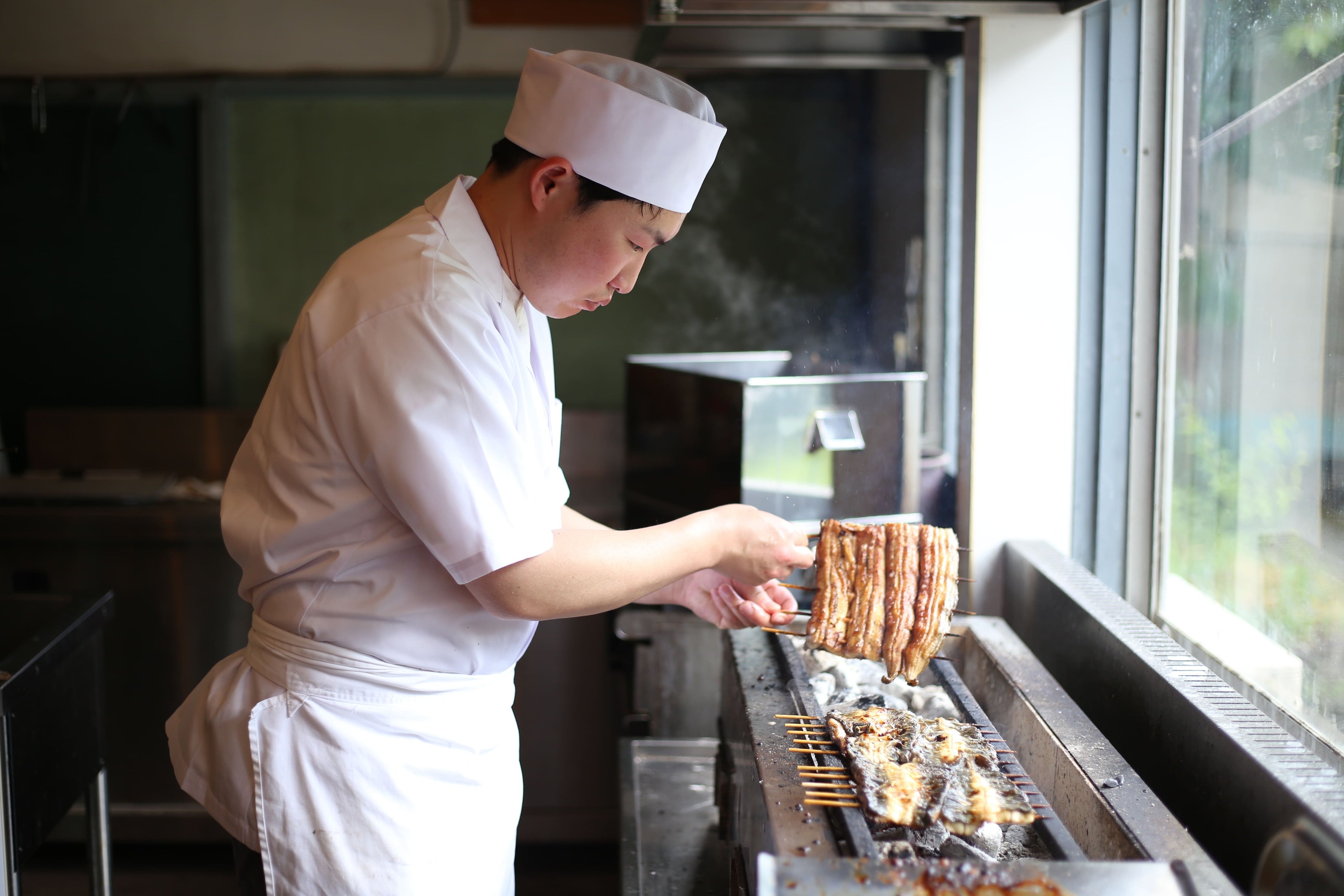 エーゼログループが、鰻・淡水魚専門店「襷屋（たすきや）」を立ち上げ、贈答用のうなぎ炭火蒲焼の販売を開始