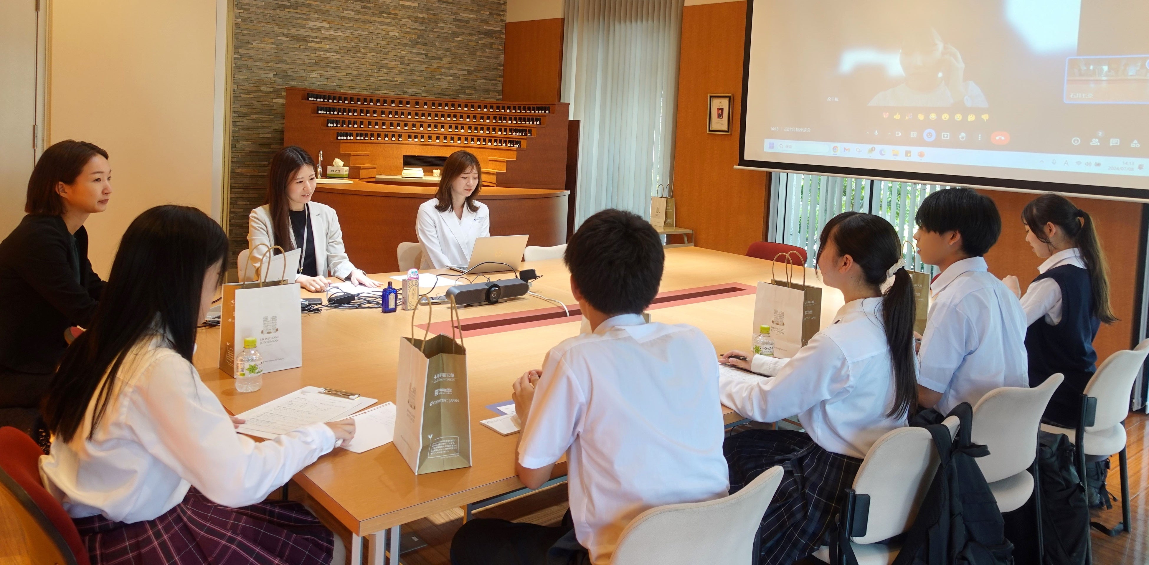 「体験型進路学習」を通じてグローバルな人材育成に貢献　高校生に“働くこと”を学ぶ場を提供