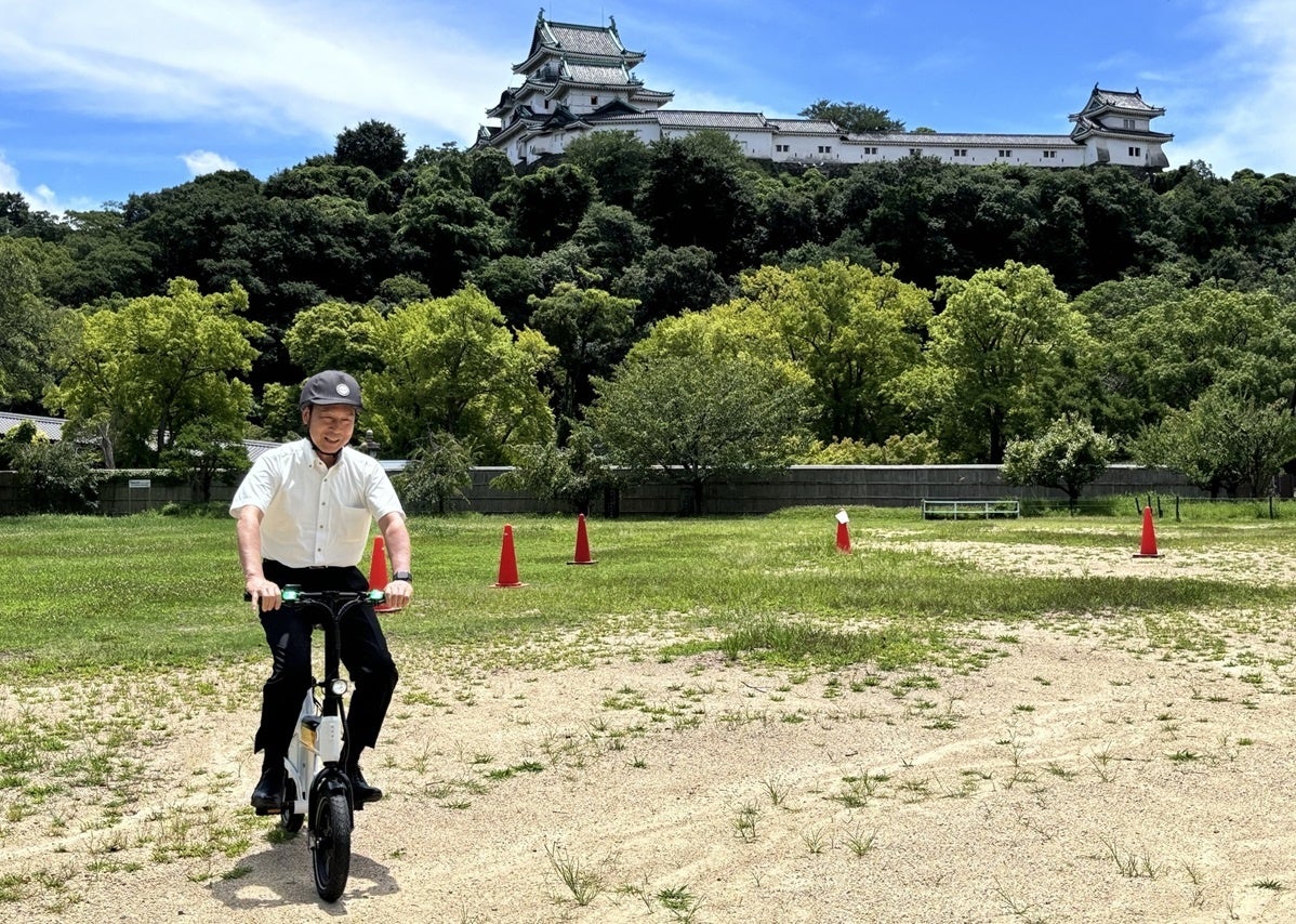 和歌山県では初！自転車のように座って走行できる「電動サイクル」のシェアリングサービスを和歌山市で7月18...