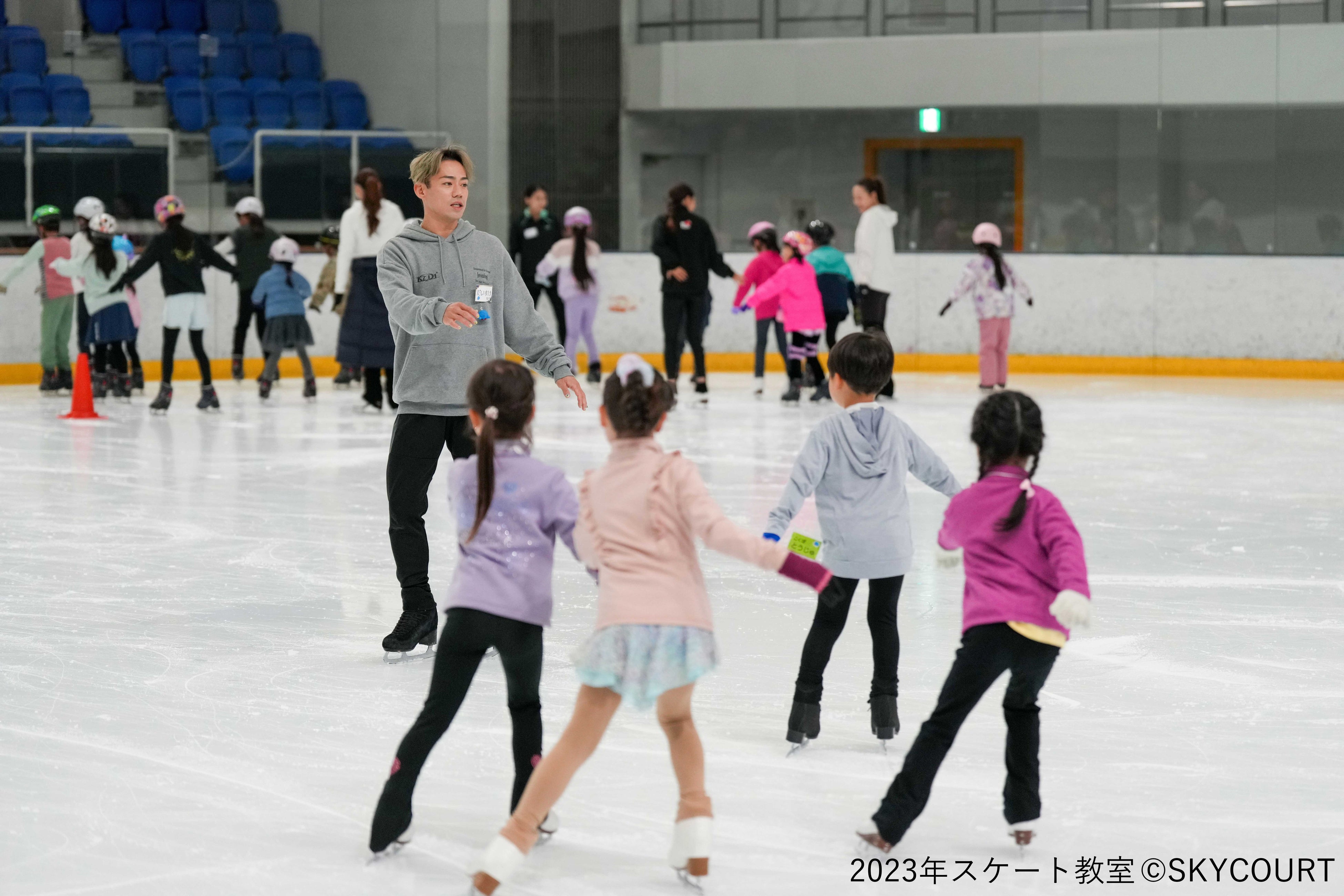 高橋大輔氏とプロスケーター達が直接指導！小学生対象 「第8回スケート教室」開催のご案内