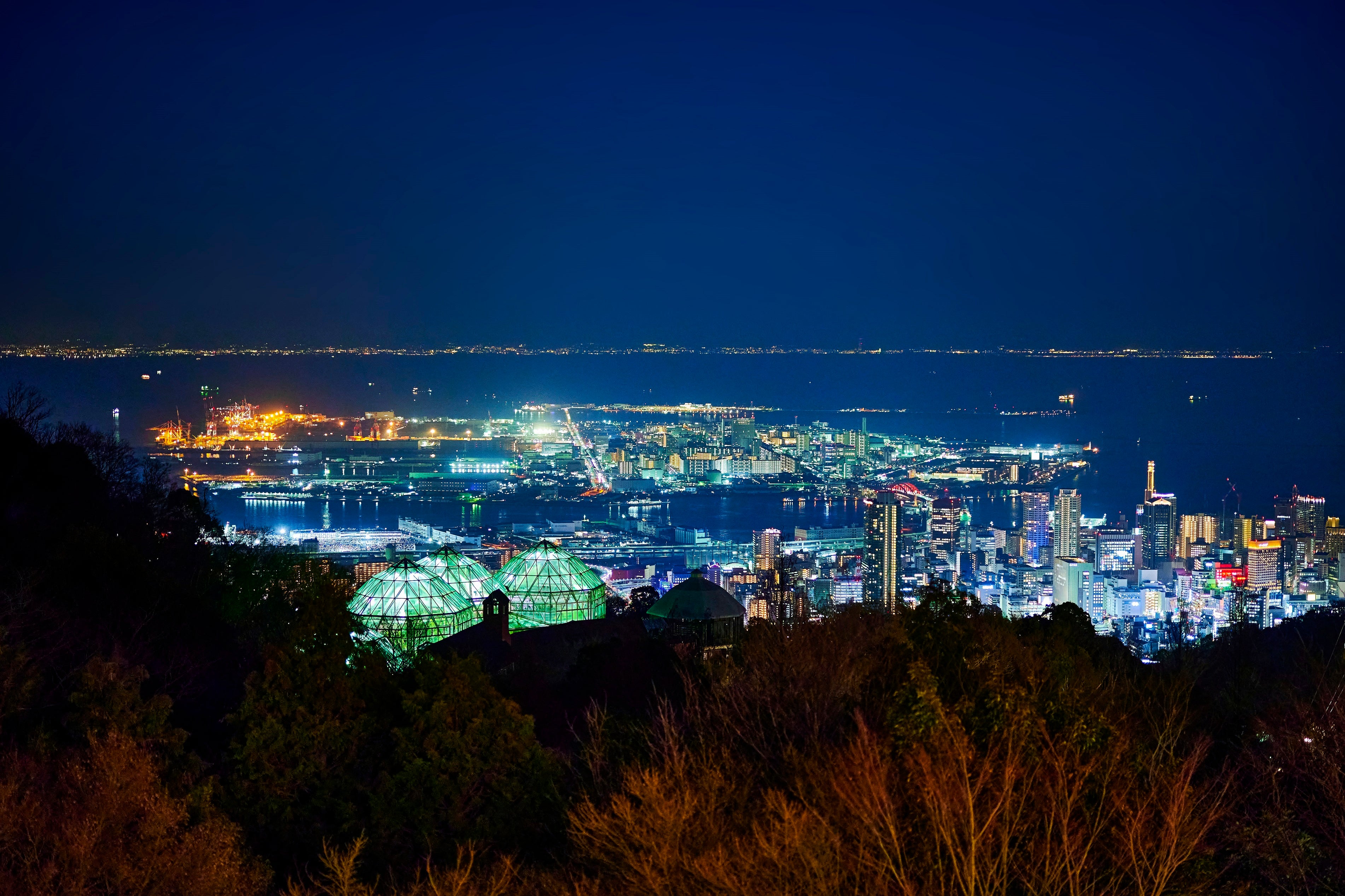 夜景とともに山上で過ごす夏限定のビアテラス企画「神戸ガーデンテラスバー」が7/13（土）からオープン。夕刻...