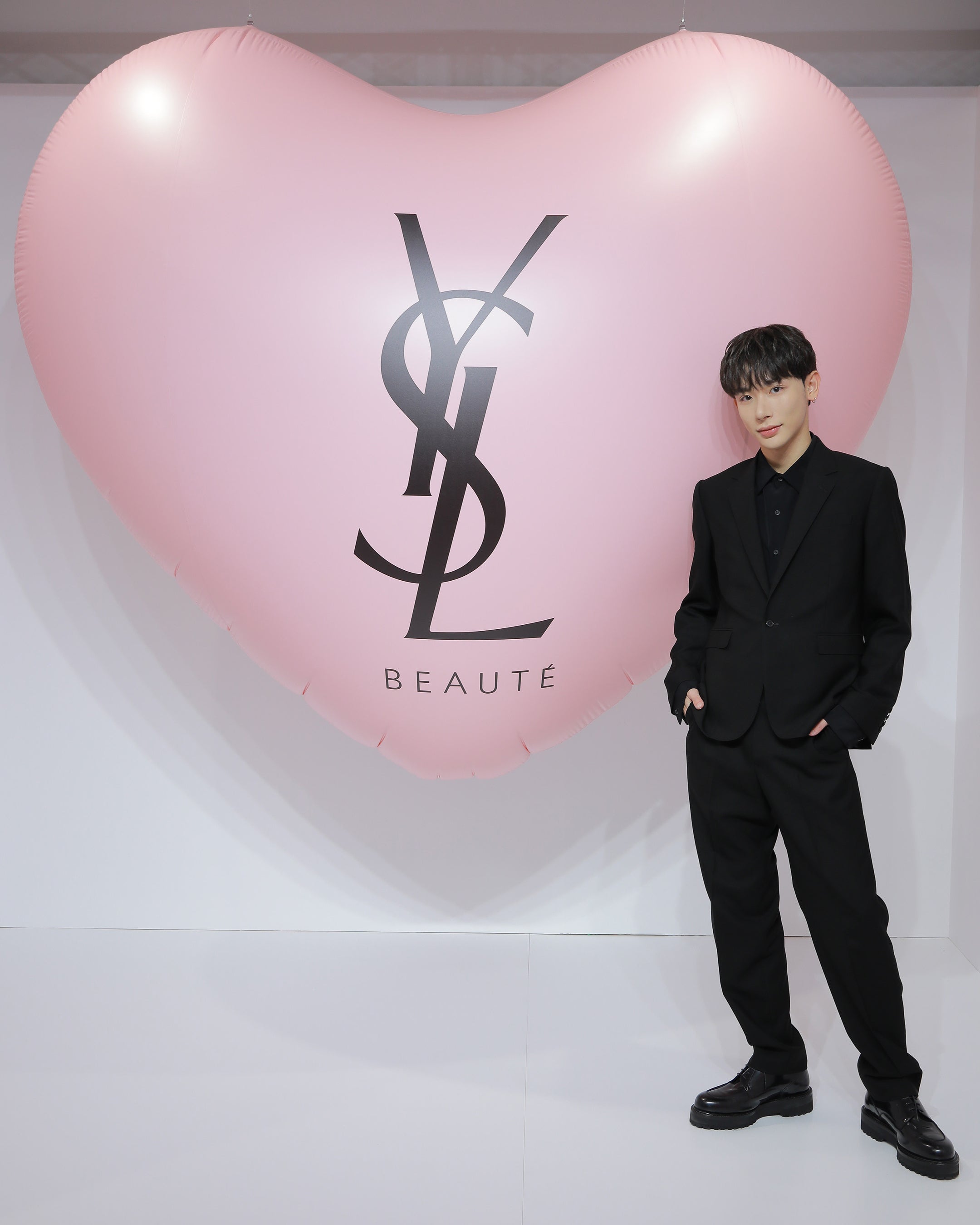 YSLのポップアップイベント『YSL LOVESHINE FACTORY』に齋藤飛鳥、藤田ニコル、三吉彩花、山田杏奈ら豪華ゲス...