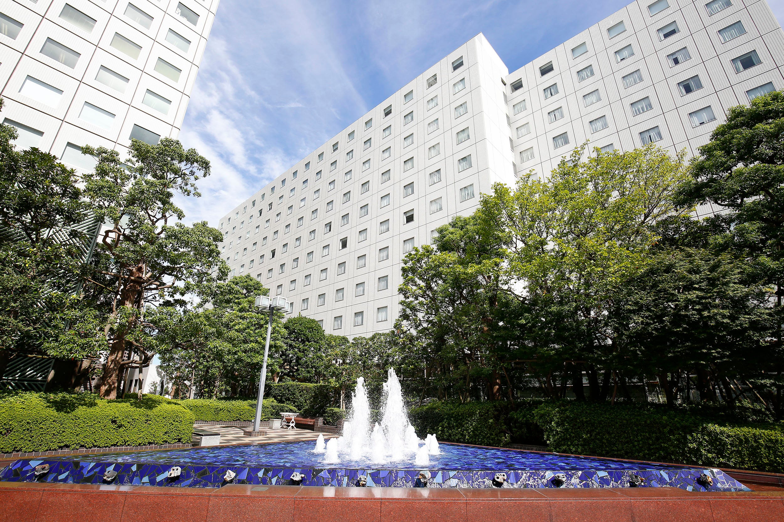 夏の暑さを吹き飛ばす！土日祝日ランチタイムに夏季限定のスパークリングワイン＆サングリアフリーフローを開...