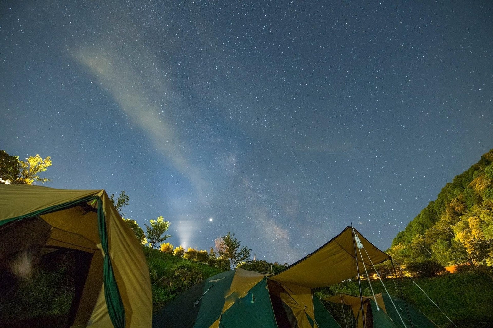 没入体験！360度満天の星空キャンプ場『REWILD GREEN FIELD CAMP』が7月6日オープン