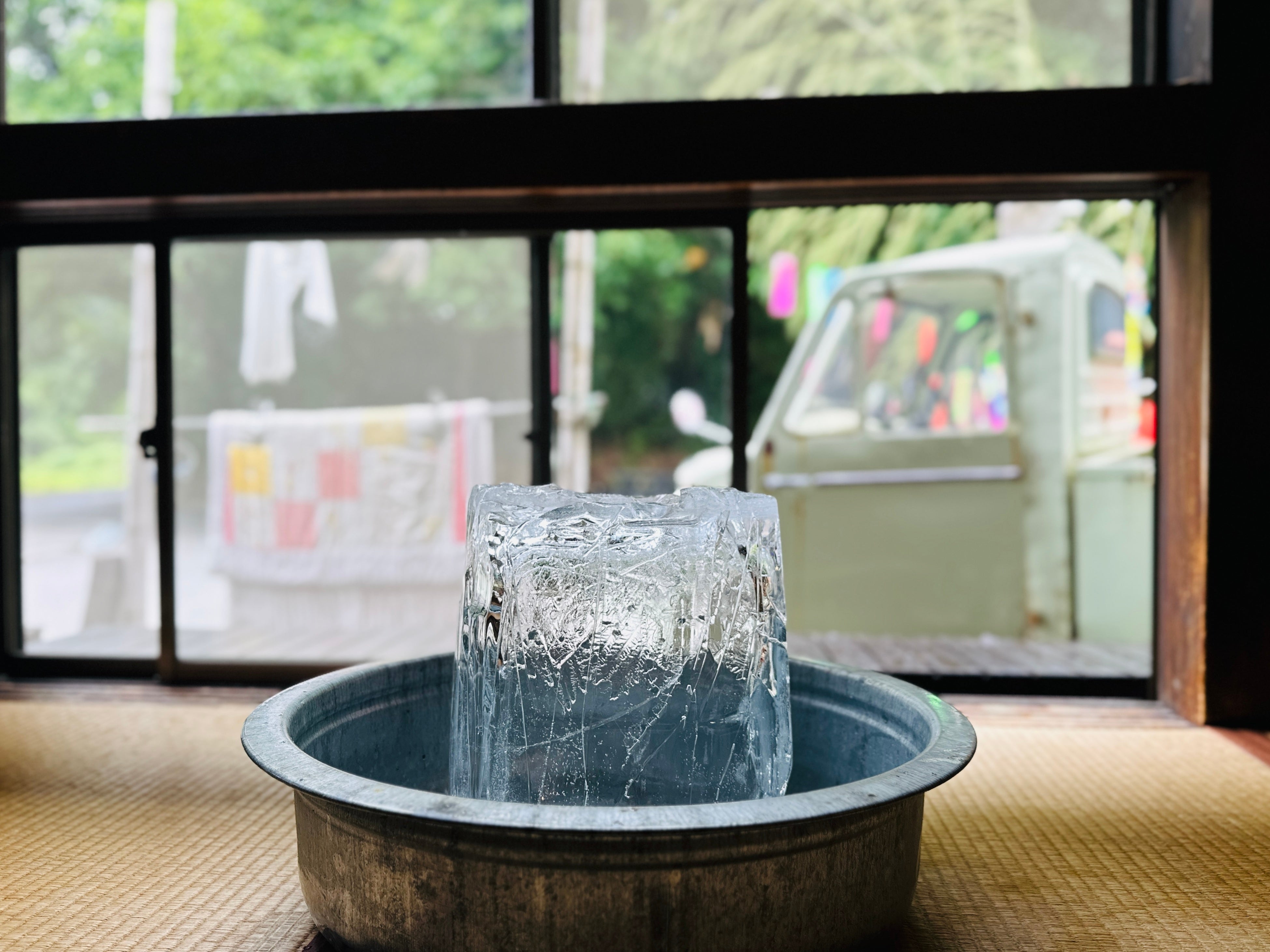 昭和レトロな温泉銭湯／玉川温泉梅雨明け後の猛暑日に、昭和の涼みかた「氷柱」が登場します